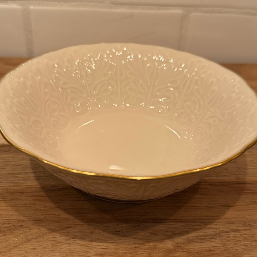 Lenox Wellington Collection Small Scalloped Bowl (5 7/8 inches)